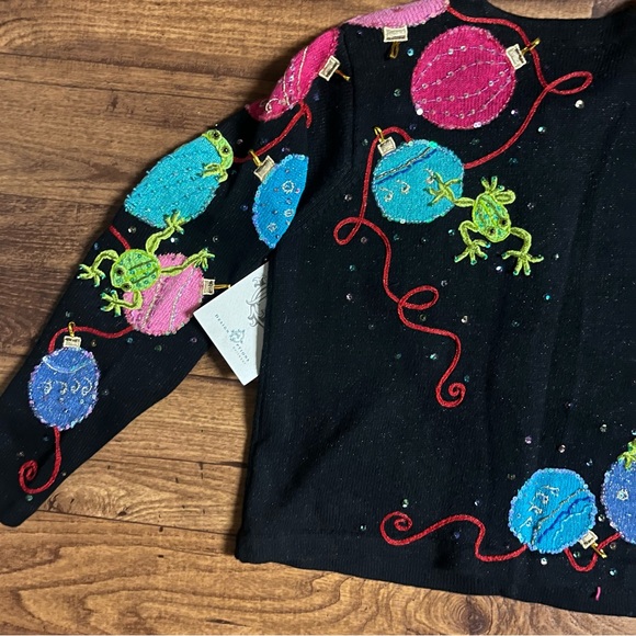 Design Options • Small • Cardigan • Sweater • Frogs & Christmas Design • New - Picture 16 of 16